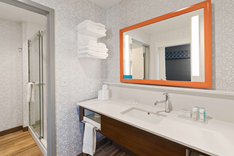 Bathroom 4, Hampton Inn Circleville, Pickaway