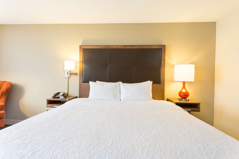 Bedroom 3, Hampton Inn Havelock, Craven