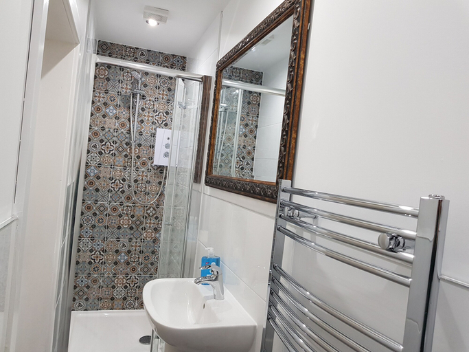 Bathroom 2, The Snug, Kirklees