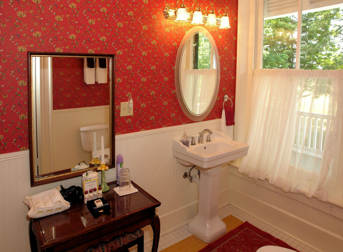 Bathroom 4, Rockwood Manor, Pulaski