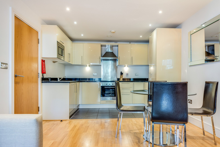 Others 3, Two Bedroom Apartment in Canary Wharf, London