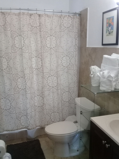 Bathroom 3, The Heritage Inn