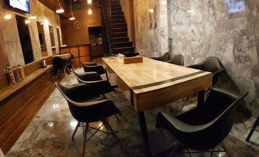 Food & Drinks 13