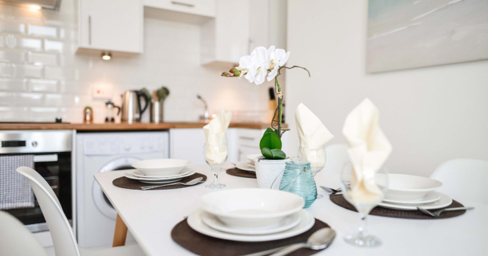 Others 5, Modern Central Apartment, Aberdeen