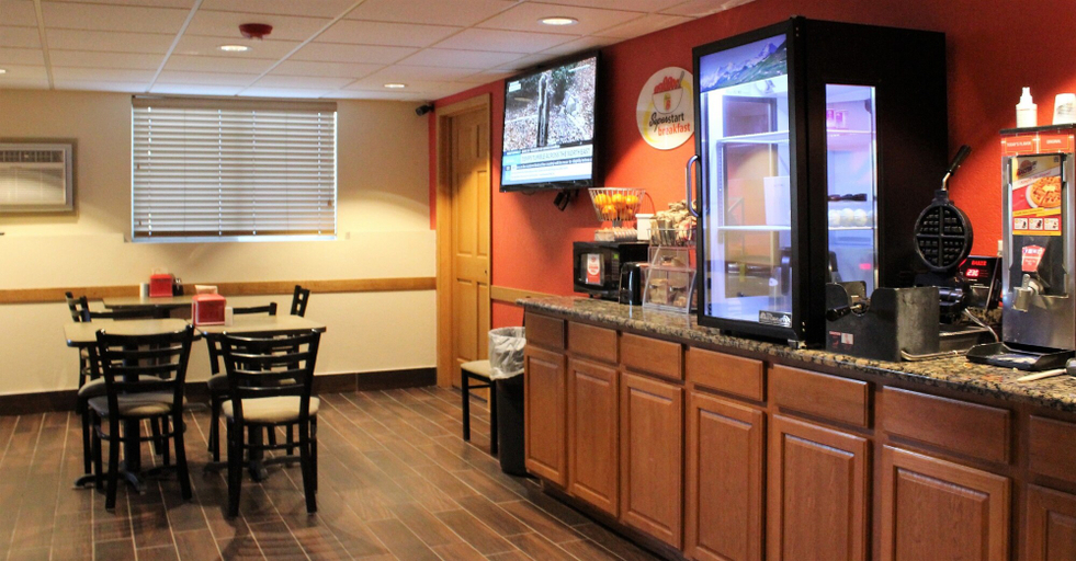 Food & Drinks 5, Super 8 by Wyndham Kearney, Buffalo