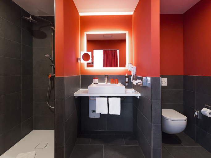Bathroom 5, DORMERO Hotel Roth, Roth