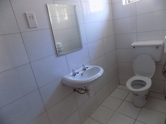 Bathroom 3, Etana Motel, Kampala