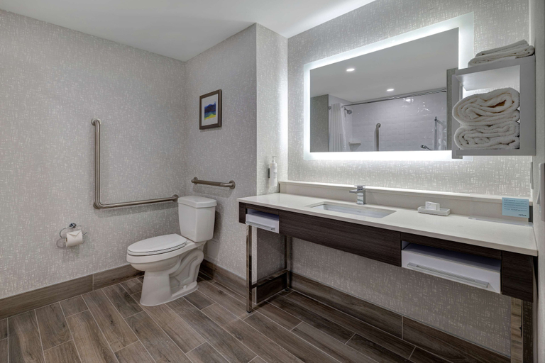 Bathroom 5, Hampton Inn & Suites by Hilton Burlington Toronto, Halton