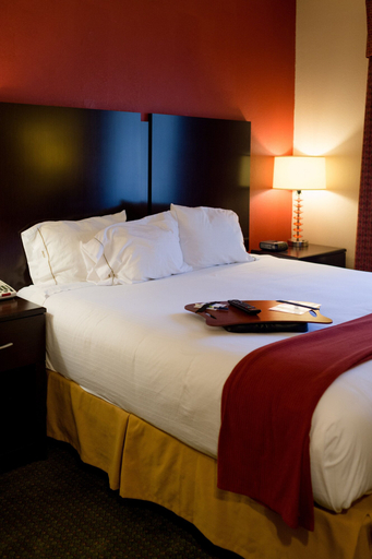 Bedroom 5, Holiday Inn Express & Suites OXFORD, Lafayette