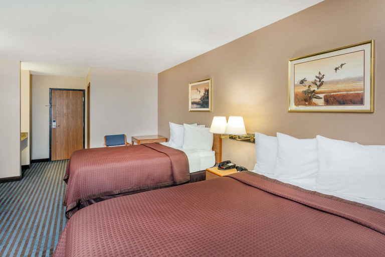 Bedroom 5, Days Inn by Wyndham Charleston, Coles