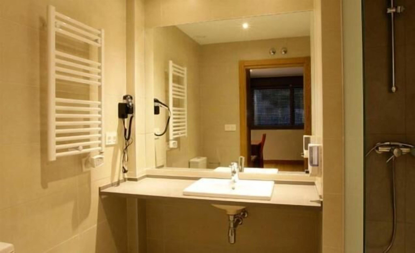 Bathroom 4, Aginaga Hotela, Guipúzcoa