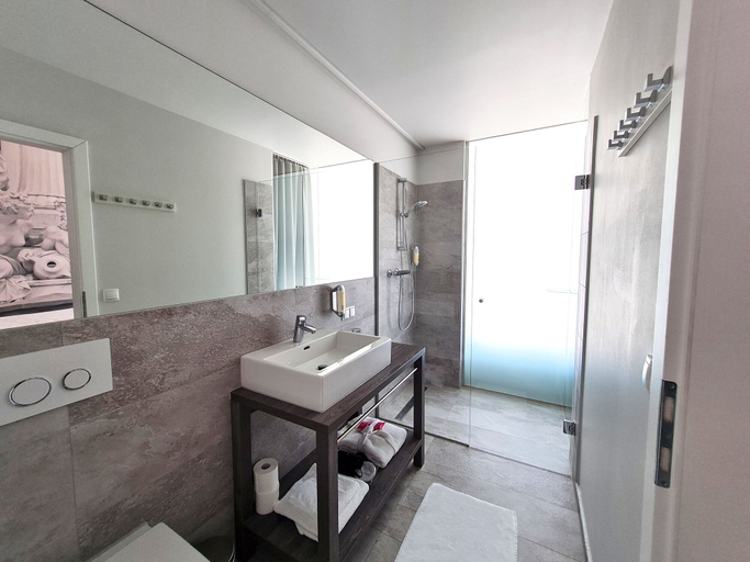 Bathroom 5, Room 55, Wien