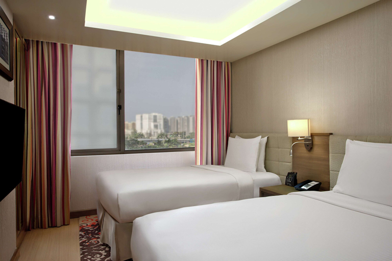 Bedroom 3, DoubleTree Suites by Hilton Bengaluru Outer Ring Road, Bangalore