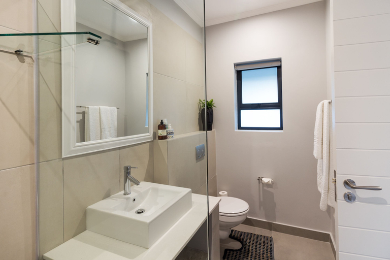 Bathroom 5, The Greens Guest House, Eden