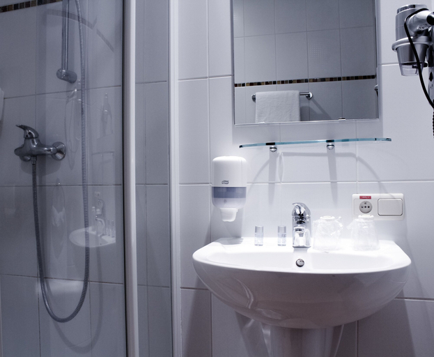 Bathroom 4, Hotel Taormina Brussels Airport, Vlaams Brabant