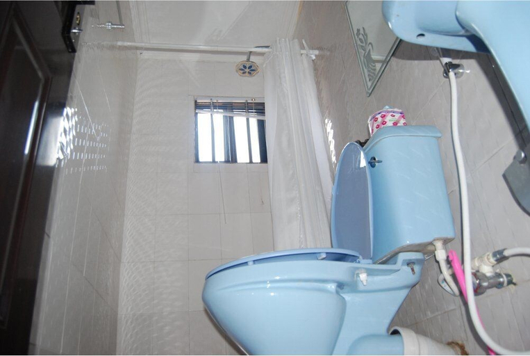 Bathroom 5, Anjiez Royal Suite, Ikeja