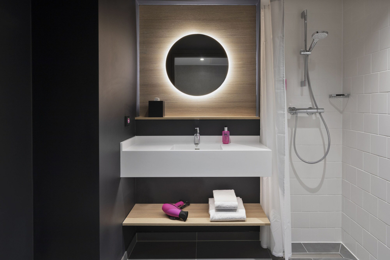 Bathroom 5, Moxy Hamburg Altona, Hamburg