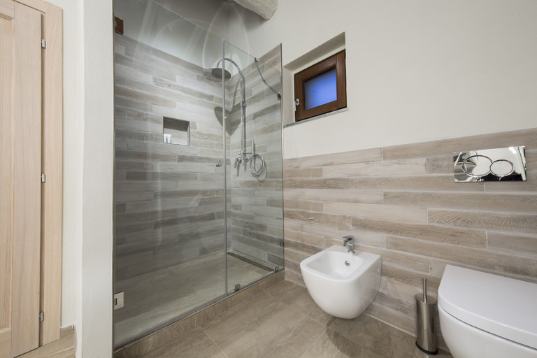 Bathroom 5, Borgo Argiano, Siena
