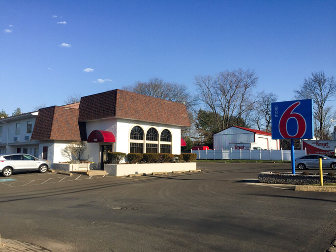 Exterior & Views 2, Motel 6 Warminster, PA, Bucks