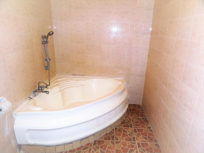 Bathroom 4, Regency Park Hotel, Mvita