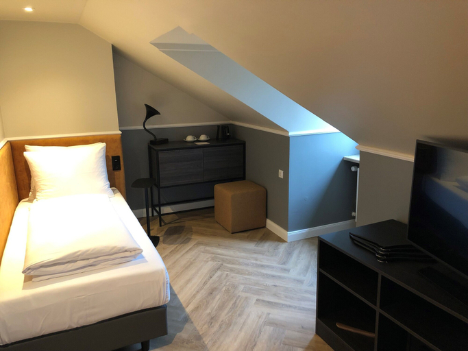 Bedroom 4, Maison Viktoria Augsburg, Augsburg