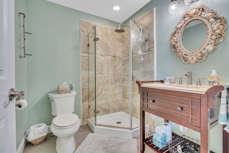 Bathroom 3, SaltWater Inn, Monmouth