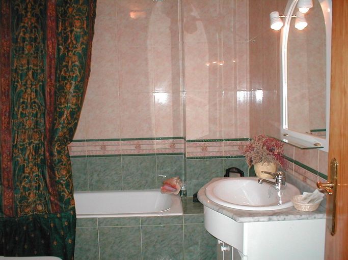 Bathroom 4, Casa Laiglesia, Zaragoza