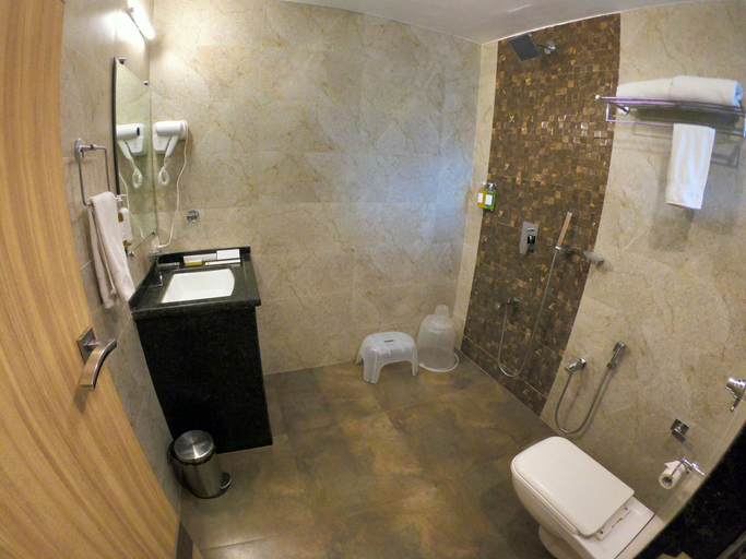 Bathroom 5, Jivanta Hotel Mahabaleshwar, Satara