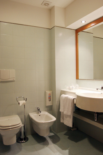 Bathroom 3, Luna Hotel Motel Lago Maggiore Arona, Novara