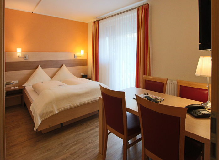 Bedroom 2, Gästehaus Zehmerhof, Erding