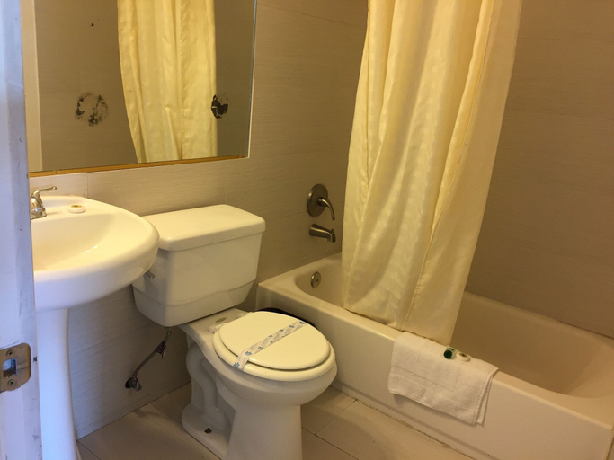 Bathroom 4, Travel Inn, Los Angeles