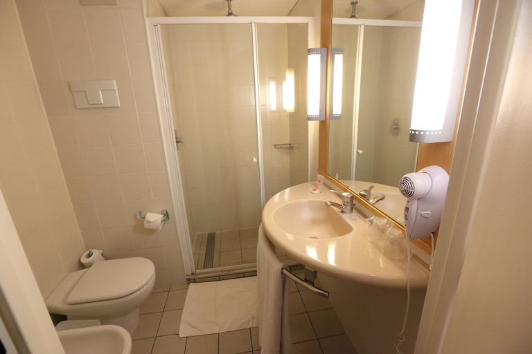 Bathroom 4, ibis Buenos Aires Congreso, Distrito Federal