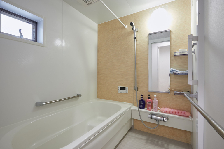 Bathroom 3, Jay and Lan's Himawari house, Kōtō