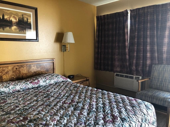Bedroom 4, Knights Inn Baker City, Baker