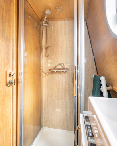 Bathroom 5, The Four Sisters Boatel, Edinburgh