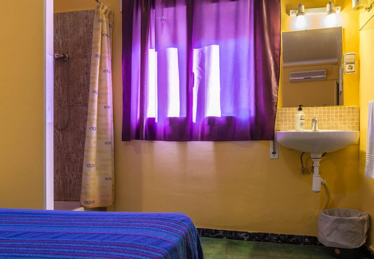 Bedroom 3, Hostal Urgell, Lleida