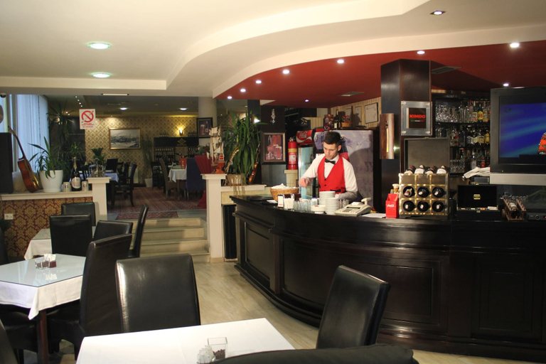 Food & Drinks 4, Hotel Adria, Priština
