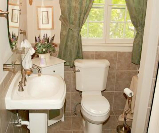 Bathroom, The Hiding Place B&B, Warren