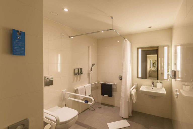 Bathroom 5, Hampton by Hilton Frankfurt Airport, Frankfurt am Main