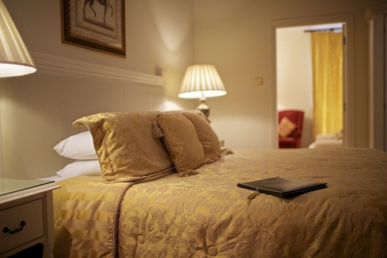 Bedroom 3, WatersEdge Hotel