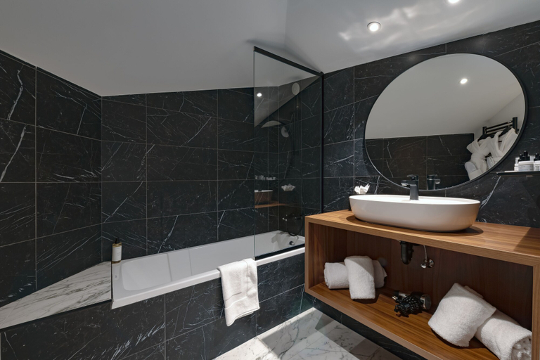 Bathroom 5, Fahrenheit seven Courchevel, Savoie