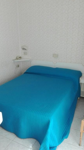 Bedroom 2, Hotel Pensione Elena, Rimini