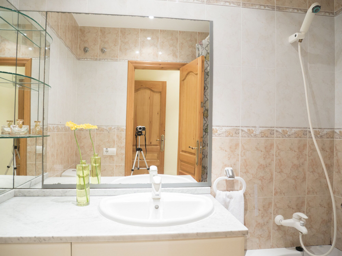 Bathroom 4, Marineu Playa del Moro, Castellón