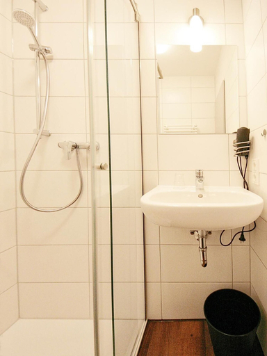Bathroom 5, Hotel Birkensee, Region Hannover