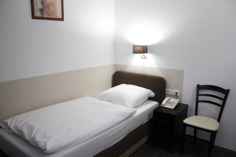 Bedroom 4, Rheinmetropole Hotel, Düsseldorf