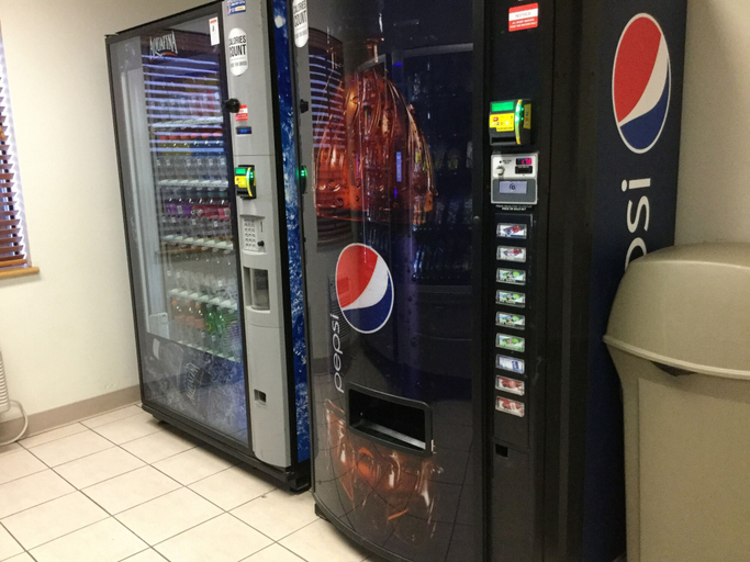 Food & Drinks 4, Super 8 by Wyndham Aberdeen East, Brown