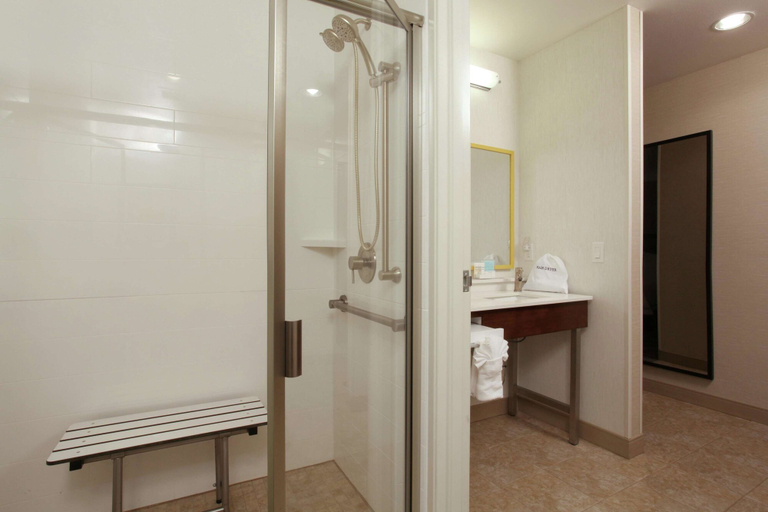 Bathroom 4, Hampton Inn Richland/Tri-Cities, Benton