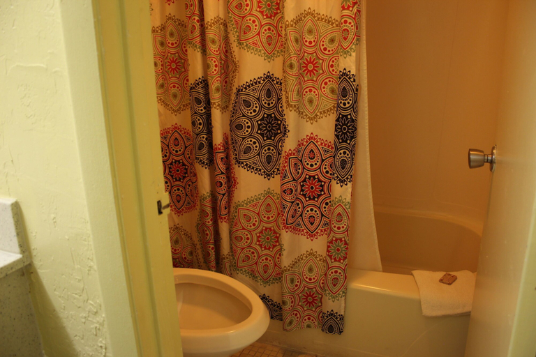 Bathroom 3, Lambert Inn, Osceola