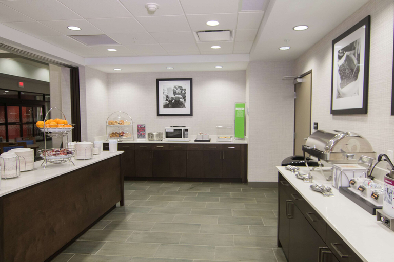 Food & Drinks 5, Hampton Inn & Suites Tulsa Downtown, Tulsa
