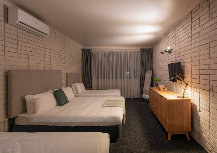Bedroom 2, Palms Hotel Motel Chullora, Sydney
